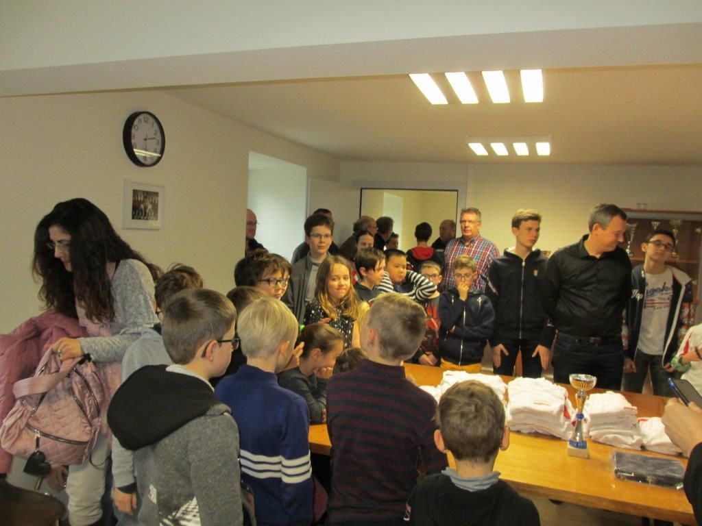 Distribution des maillots et partage de la galette des rois.