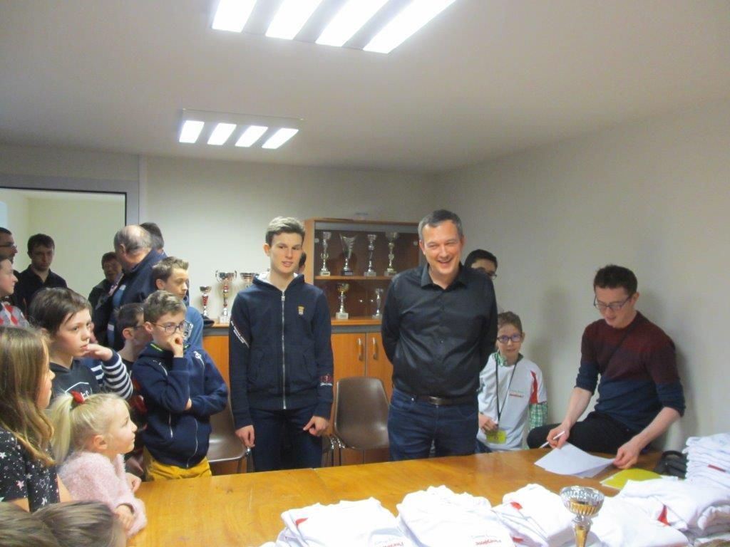 Distribution des maillots et partage de la galette des rois.