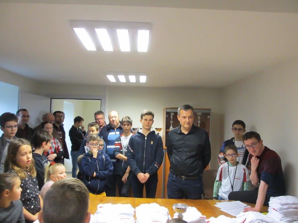 Distribution des maillots et partage de la galette des rois.