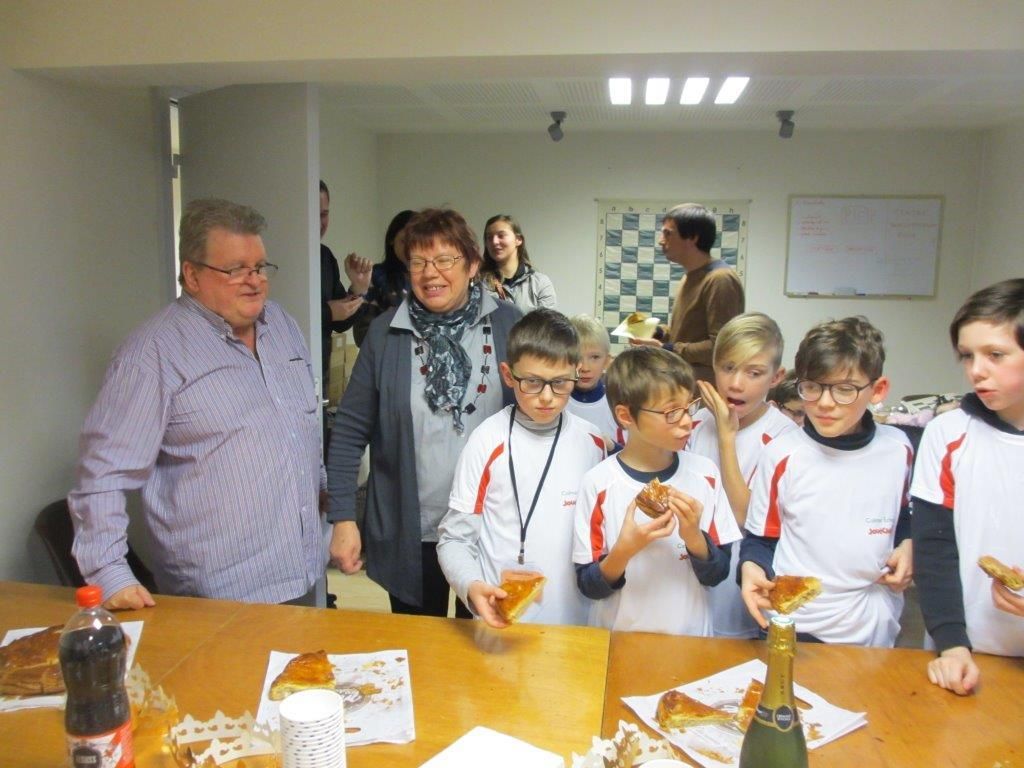 Distribution des maillots et partage de la galette des rois.