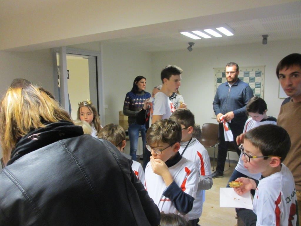 Distribution des maillots et partage de la galette des rois.